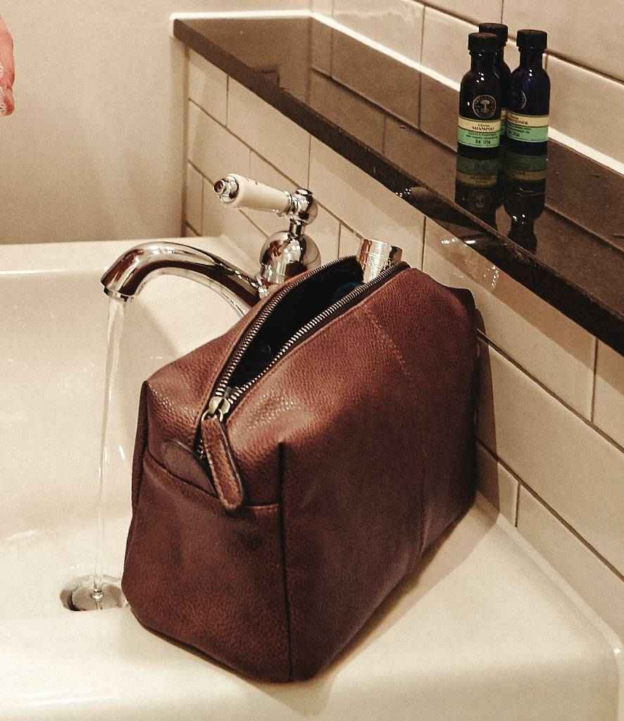Quadra NuHide® Wash Bag Quadra