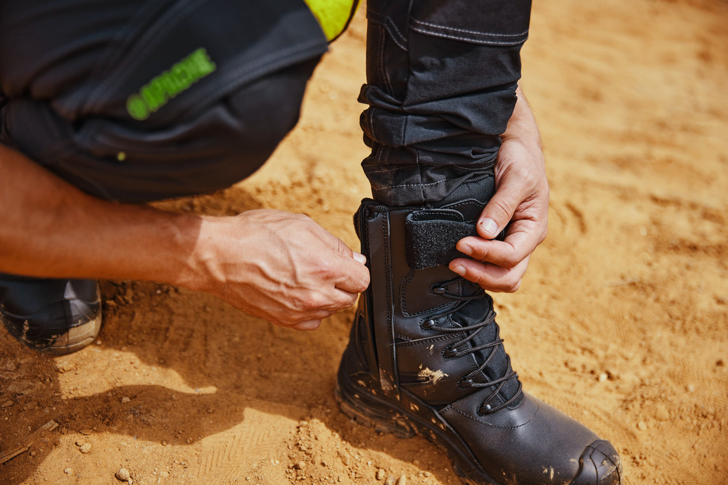 Apache COMBAT Non Metallic High Leg Safety Boot